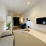 Hotel Con Entrada Independiente A Pocos Pasos De La Ciudad De Las Artes Y Las Ciencias Y El Oceanografic A Solo 1 Minuto Caminando Del Jardin Del Turia