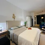 Hotel Con Entrada Independiente A Pocos Pasos De La Ciudad De Las Artes Y Las Ciencias Y El Oceanografic A Solo 1 Minuto Caminando Del Jardin Del Turia